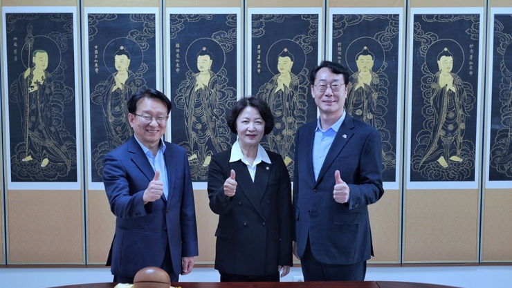 추미애, 용주사 방문 “담대한 혁신 도정 결의" 다져