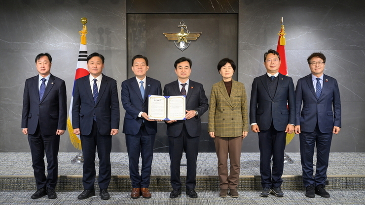 수원시 최대 현안인 ‘수원 군공항'문제와 관련해 수원시장과 5명의 국회의원 힘 모아