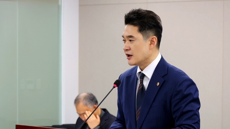 전석훈의원 ‘학교 내 전기차 충전시설 반대’ 조례안 최종 확정