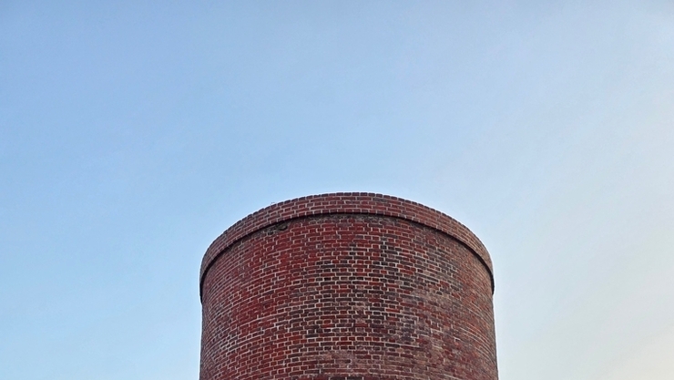 국가등록문화유산인 ‘수원역 급수탑’주변 봄 맞아 새단장