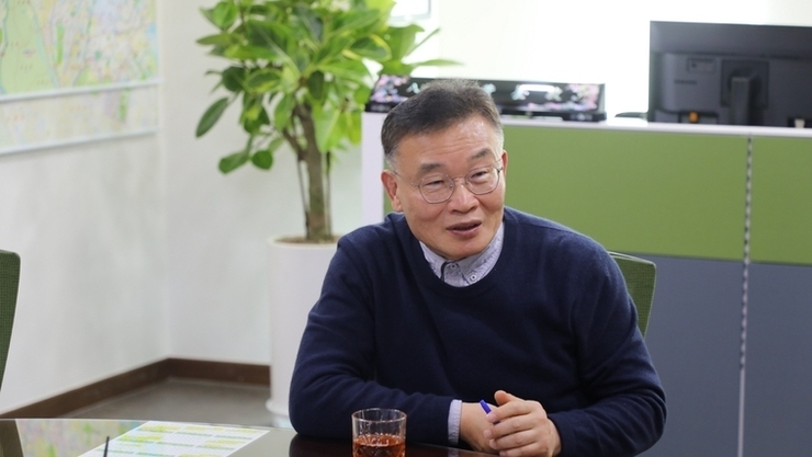 ‘현장행정’을 위해 달려 나가며 취임 100일을 맞는 황규돈 팔달구청장