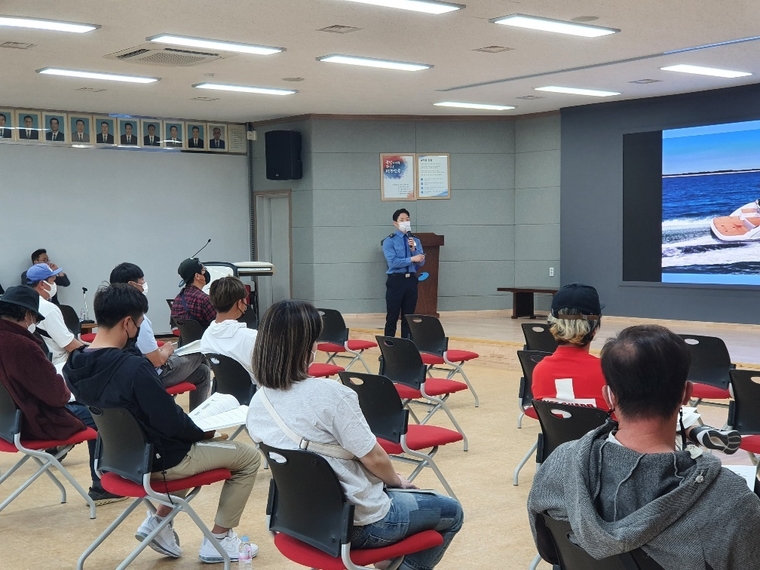 사진/경기도 가평군 제공 : 수상레저 사업자 및 종사자 안전교육 실시하는 모습 
