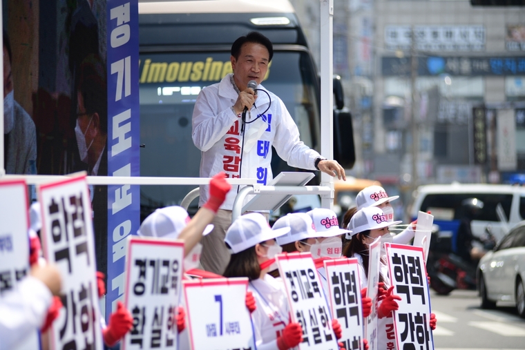 사진: 경기도 광주에서 유세 중인 임태희 경기도교육감 후보/ 임태희 후보 선거사무소 제공