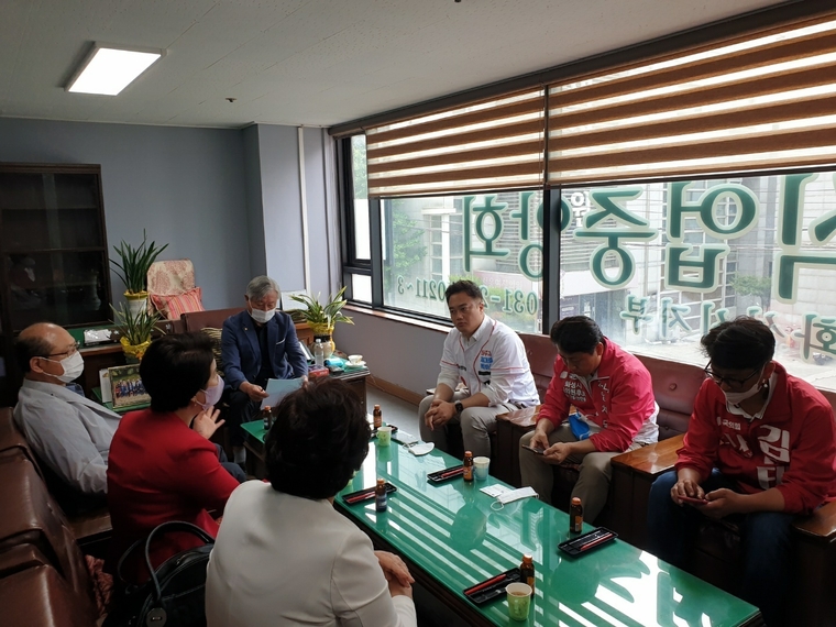 사진: 구혁모 화성시장 후보 한국외식업중앙회 화성지부와 간담회 (구혁모 후보 선거사무소 제공)
