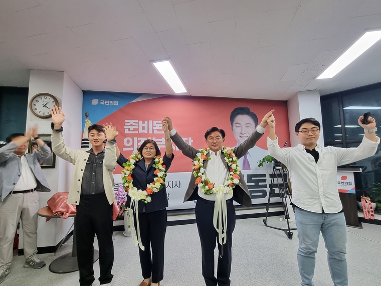 지지자들에게 인사를 하고 있는 김동근 당선인. 사진제공/국민의힘 김동근 의정부시장 당선인 선거사무소