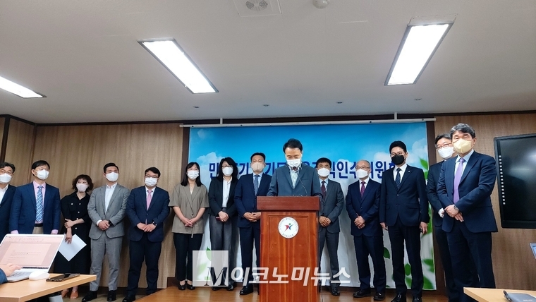 사진설명 : 임태희 경기도 교육감 당선인이 기자들의 질문에 답하고 있다. / 사진- 경인 최재우 기자