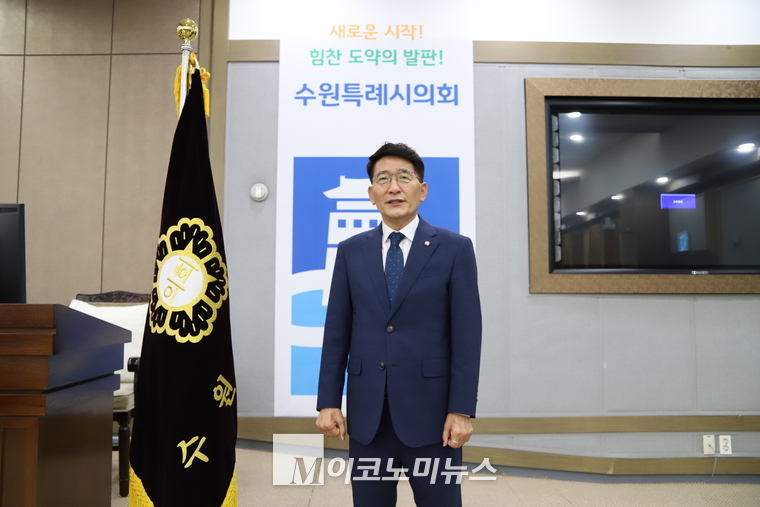  신임 김기정 의장은 집행부와 의견을 충분히 나눠가면서 최선의 정책을 만들어 내 궁극적 가치인 ‘시민의 행복’을 실현할 것이라고 강조했다. 사진/ 경인 최재우 기자)