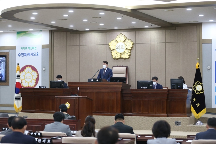 수원특례시의회가 11일 제369회 임시회를 열고 본격적인 활동에 돌입했다. 사진제공/수원특례시의회)
