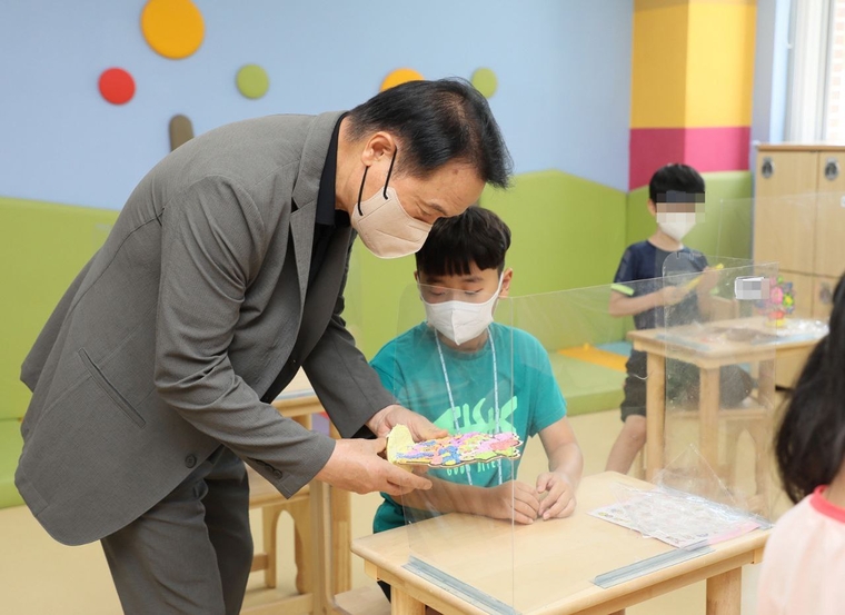 임태희 도교육감, 남양주시 다산별빛초등학교를 찾아 학생들 수업 참관(경기도교육청 제공)