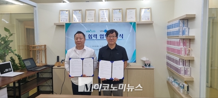 (왼쪽) (주)아이엠코어 대표이사 전병석, (오른쪽) 비타빈스 대표 단태욱 (사진: 한경숙 기자)