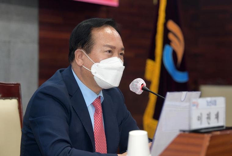  이권재 오산시장이 85개 공약사업 보고회 주재하고 있다 (오산시청 제공)