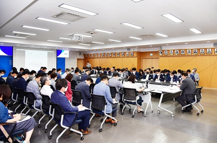취임60일을 맞이하는 김경일 파주시장 확대간부회의 모습<사진 파주시 제공>