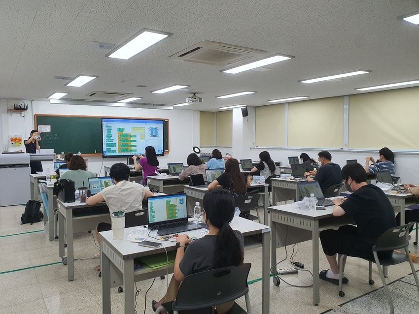 경기도교융합과학교육원이 미래교육을 위한 교원역량 강화를 목표로 맞춤형 연수를 기획, 오는 19일부터 교육을 실시한다. 사진=경기도교육청 제공