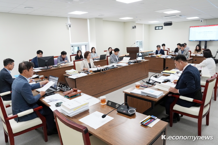  하남시의회 자치행정위원회 ‘2023년 행정사무감사’ 현장. <사진 = 하남시의회 제공>