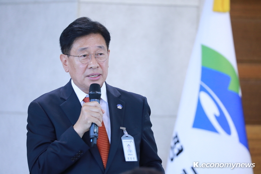  전진선 양평군수가 민선8기 취임 1주년을 맞아 지난 1년 성과와 미래 비젼을 기자브리핑을 통해 설명하고 있다. <사진 = 전관영 기자>