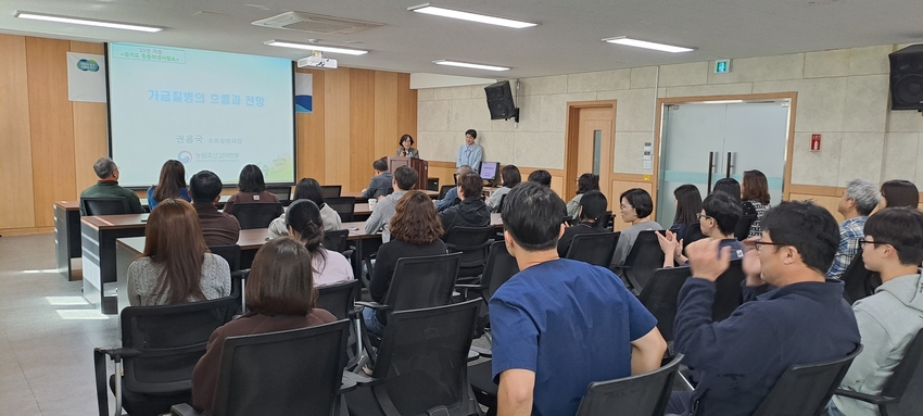경기도 동물위생시험소가 수의직 전 직원을 대상으로 가축방역관의 현장 대응능력 및 역량 강화를 위한 방역관리 교육을 실시했다 <경기도청 제공>