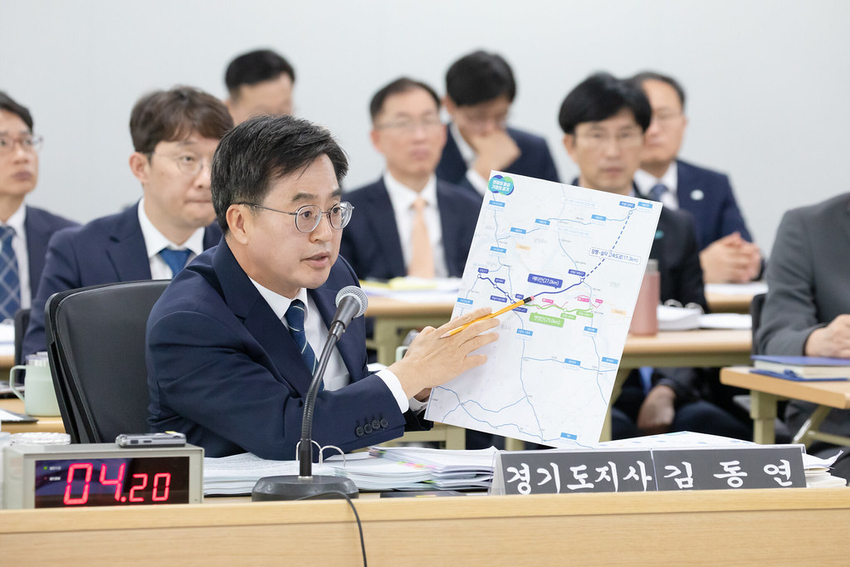 답변하는 김동연 경기도지사 <경기도 제공>