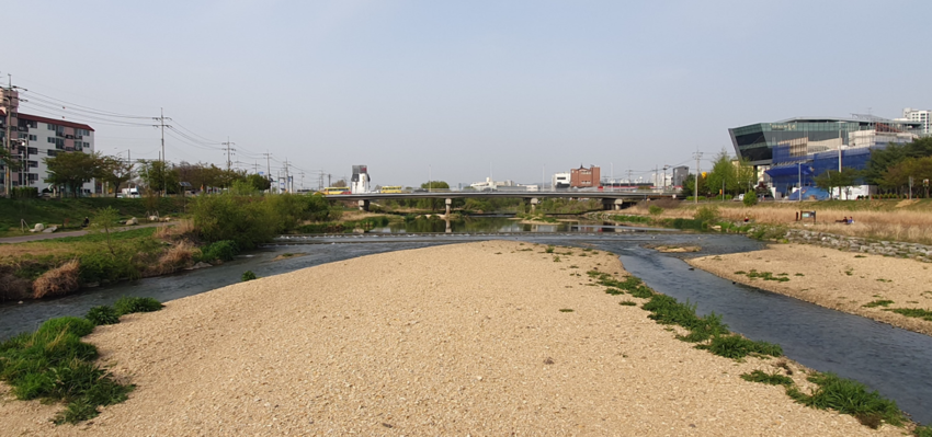 오산천 퇴적토 현황 <오산시청 제공>