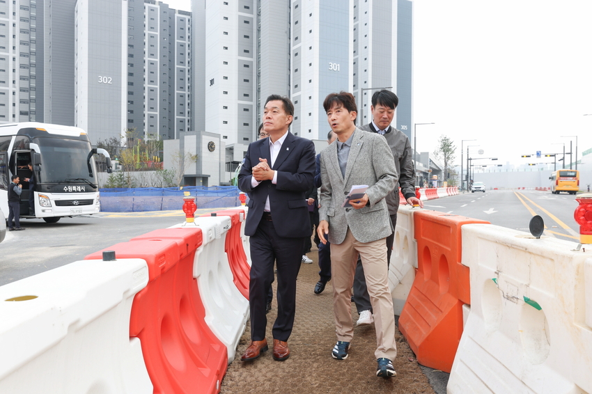 현장을 점검하고 있는 이재준 시장 <수원특례시 제공>