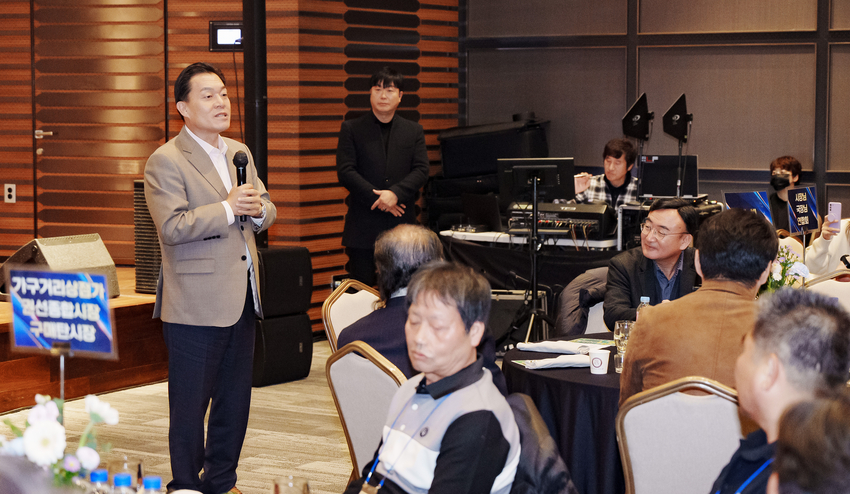 전통시장 상인리더 역량강화 워크숍에서 발언하고 있는 이재준 시장 <수원특례시 제공>