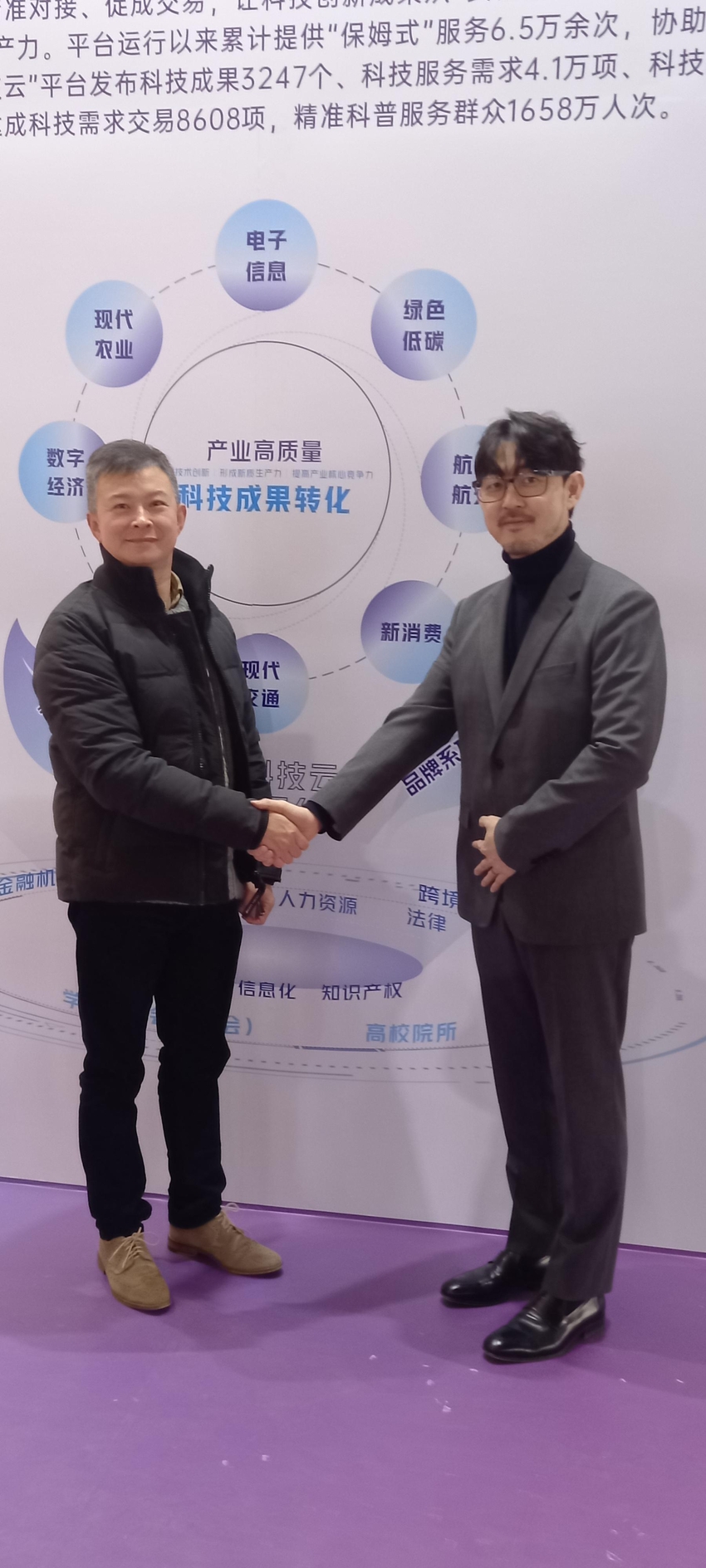  GENERAL MANAGER RYAN LEE (한국명 이기창 ‘사진 우)와 ESMEA’소속 장웨이 이사(사진 좌) <안영찬 기자>