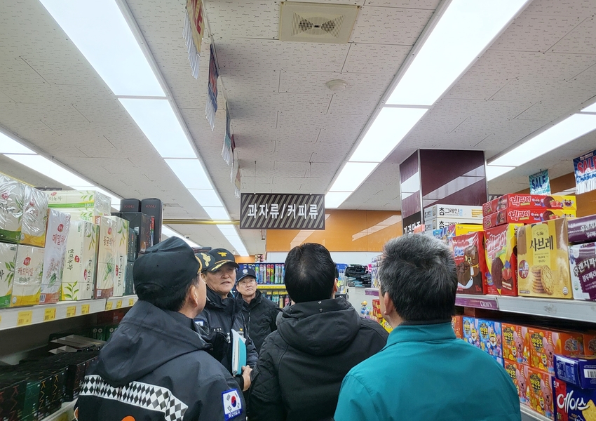 전통시장 안전점검 모습 <수원시 장안구 제공>