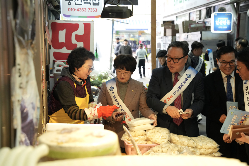 고은정 의원과 시석중 이사장 <경기신보 제공>