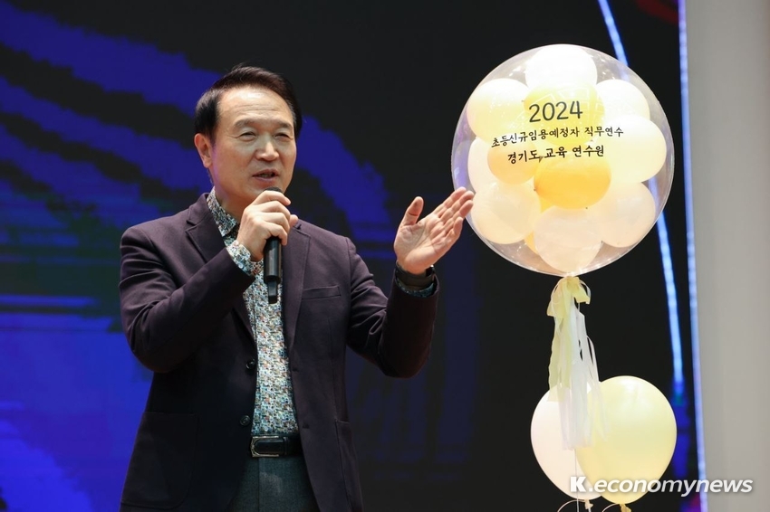 임태희 경기도교육감이 첫 발령을 앞둔 교사들을 대상으로 특강을 진행, “교육의 중심 주체는 선생님”이라고 말했다 <경기도교육청 제공>