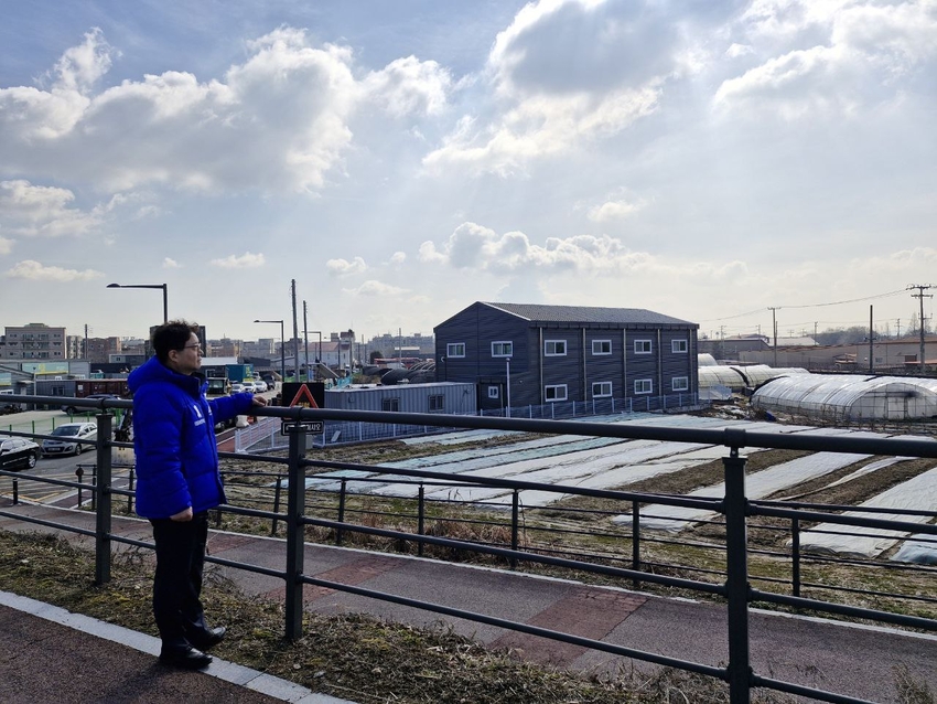 수원시 권선구 수인선세류공원 주변에서 수원 군공항 이전 의지를 다지는 염태영 예비후보 <염태영 선거본부사무소 제공>