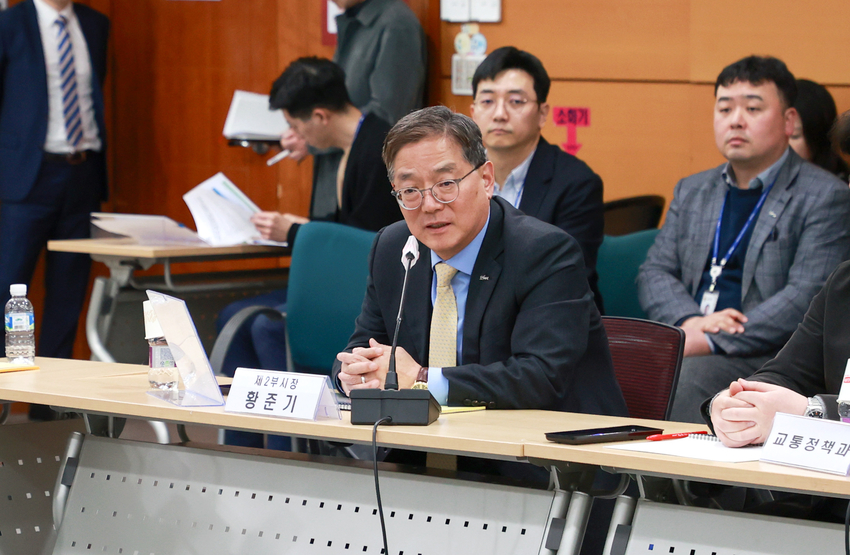 황준기 제2부시장이 반도체 국가산단 사업단지계획 사전협의회에서 인사말을 하고 있다 <용인특례시 제공>