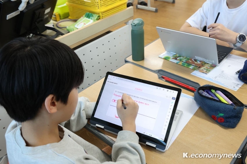 이번 수업은 하이러닝의 6학년 과학 ‘빛과 렌즈’로 이뤄졌다 <경기도교육청 제공>