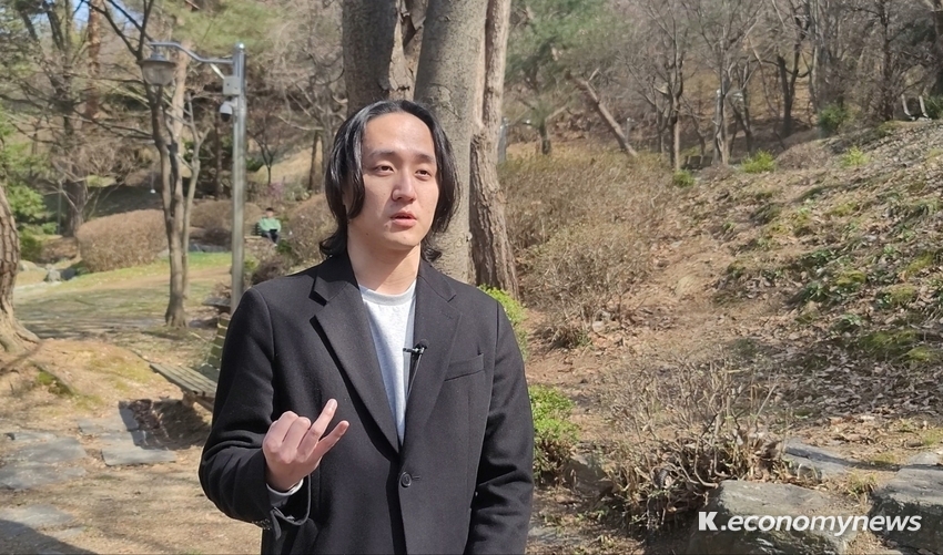 이호영 종교문화학 전공 학생회장은 학교 측이 유난히 낮았던 작년 수시 경쟁률(13명을 뽑는 전공예약제)에만 집착한다고 지적했다 <강소하 기자>