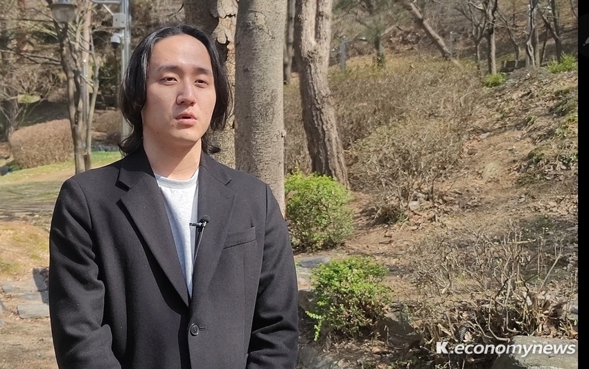 이호영 종교문화학 전공 학생회장은 “한국에서 3곳 밖에 없는 종교학을 갑작스럽게 폐과시키려는 학사행정에 통탄을 금할 수 없다”고 말했다 <강소하 기자> 