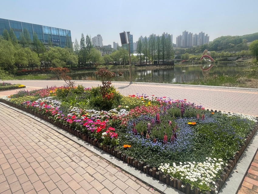 동백호수공원에 조성된 정원 <용인특례시 제공>