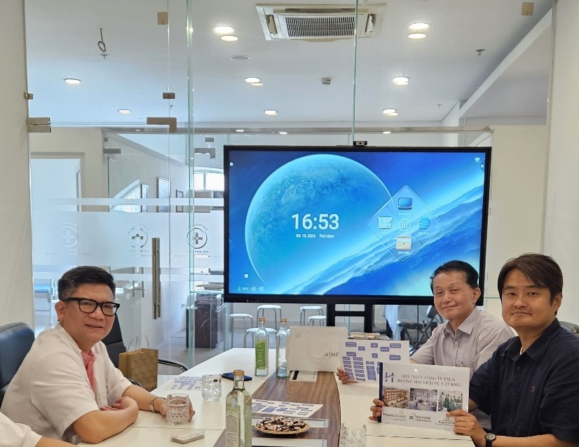 한국 크리에이터진흥협회 산하 저널인뉴스와 베트남 VK Develop Investment JSC, Gongbeon-Yeogmuyeoghoesa(ju) Vietnam uilyobu MOU 체결 모습 <협회 제공>
