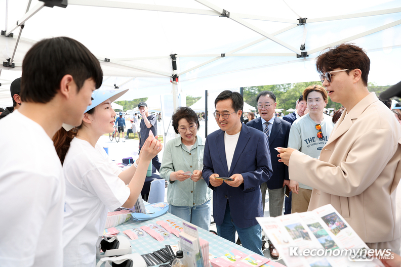 ‘2024 경기도 펫스타(PETSTA)’ 및 ‘경기도 반려동물의 날’ 선포식이 지난 4일 ‘반려마루 화성’에서 개최됐다 <경기도청 제공>