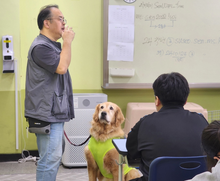 경기도가 올해부터 ‘반려동물과 함께하는 청소년 정서안정화 사업’을 추진한다 <경기도청 제공>