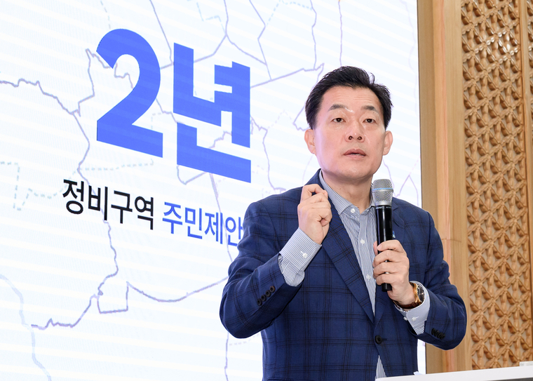 이재준 시장이 ‘수원형 도심 재창조 2.0 프로젝트’를 발표, 다음달부터 ‘노후계획도시정비기본계획’ 수립에 나선다고 밝혔다 <수원시청 제공> 