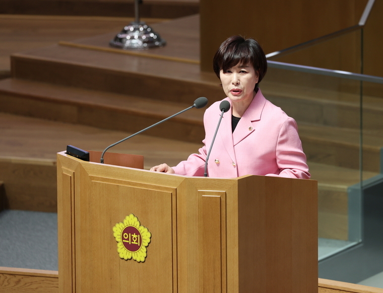 이채영 경기도의원(국민의힘, 비례)이 도의 무분별한 공공앱 개발로 인한 예산 낭비 등을 지적하고 나섰다 <경기도의회 제공>