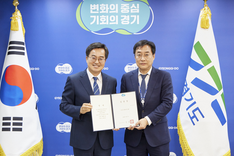 김동연 경기도지사와 강민석 신임 대변인 <경기도 제공>