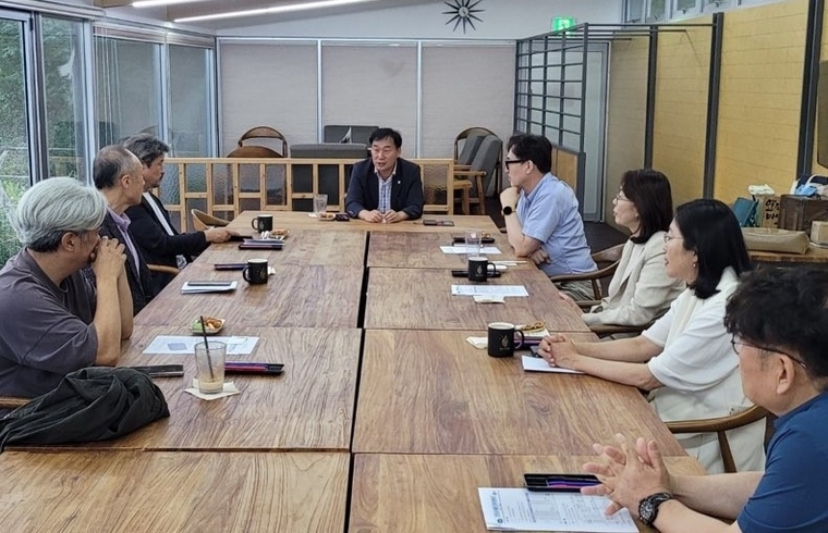 윤종영 경기도의원이 연천 ‘전곡선사박물관’의 세계적인 박물관 도약을 위한 중장기 정책 토론의 자리를 마련했다 <윤종영 의원실 제공>