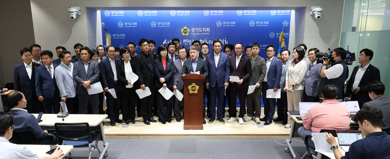경기도의회 국민의힘 김정호 대표의원을 비롯한 국민의힘 의원들 <경기도의회 제공>