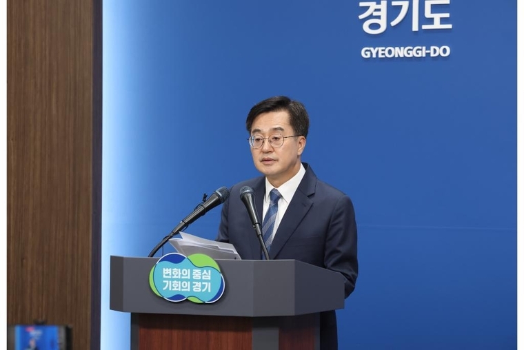 11일 오전 경기도청 브리핑룸에서 김동연 경기도지사가 경기북부 대개발 선제적 추진방안에 대해 브리핑을 하고있다 <경기도 제공>