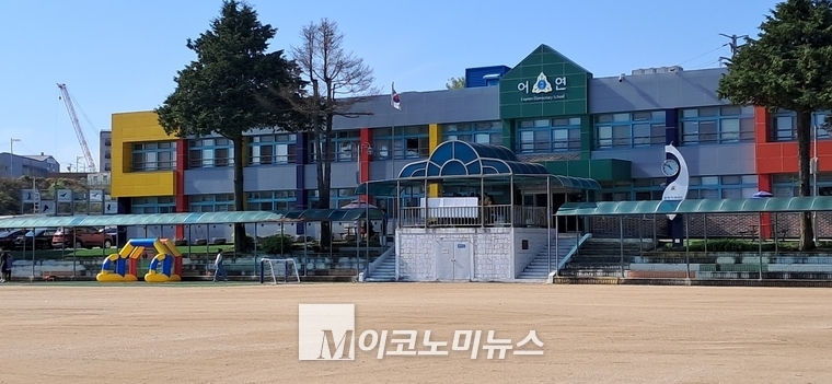 어연초등학교 전경 <안영찬 기자>