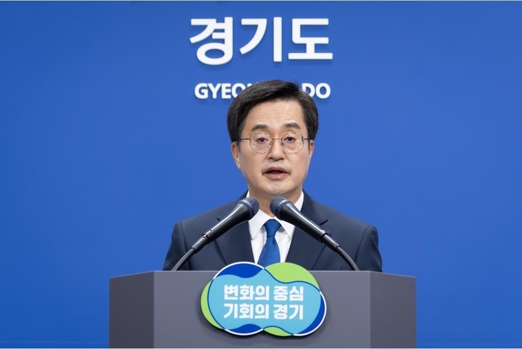 5일 오전 경기도청 브리핑룸에서 김동연 경기도지사가 2025년 본예산(안) 편성 기자회견을 하고 있다 <경기도 제공>