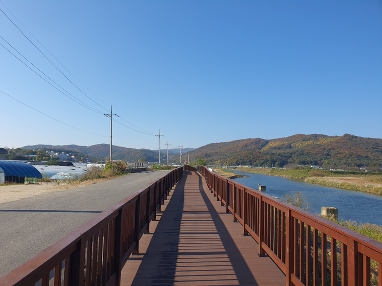 경안천 포곡~모현 구간 산책로 모습 <용인특례시 제공>