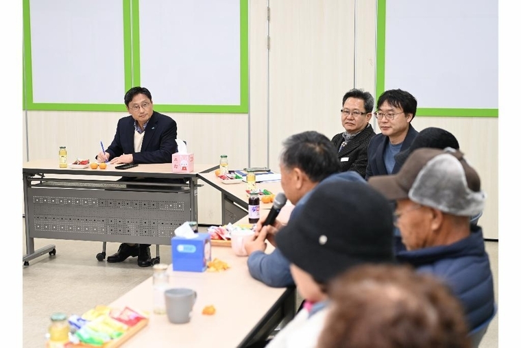 27일 오후 경기미래교육 파주캠퍼스에서 행정2부지사 주재, 대성동마을 주민간담회를 가졌다 <경기도 제공>