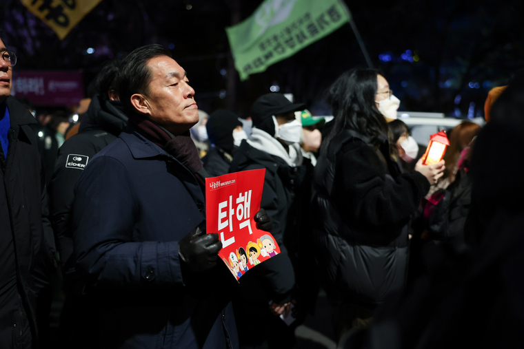 이재준 수원시장이 7일 국회의사당 앞에서 시위에 참석한 모습 <수원시 제공>
