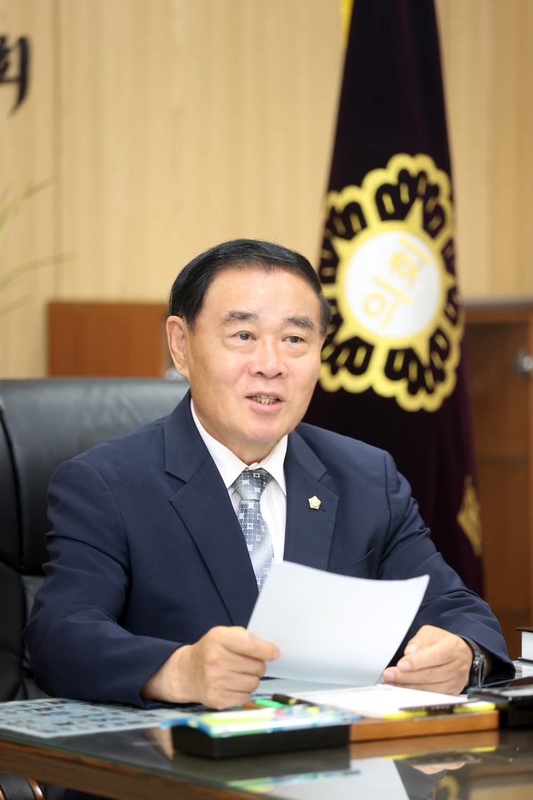 수원특례시의회 이재식 의장 <수원특례시의회 제공>