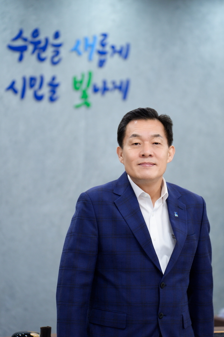 ‘올해의 지방자치 CEO’로 선정된 이재준 시장 <수원시 제공>